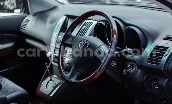 Nunua Ilio tumika Toyota Harrier Fedha Gari ndani ya Kampala nchini Uganda Nunua Ilio tumika Toyota Harrier Fedha Gari ndani ya Kampala nchini Uganda