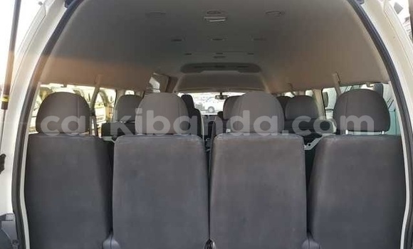 Acheter Occasion Voiture Toyota Hiace Blanc à Kampala, Ouganda Acheter Occasion Voiture Toyota Hiace Blanc à Kampala, Ouganda