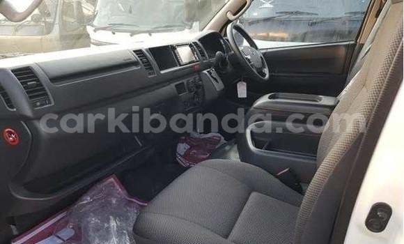 Acheter Occasion Voiture Toyota Hiace Blanc à Kampala, Ouganda Acheter Occasion Voiture Toyota Hiace Blanc à Kampala, Ouganda