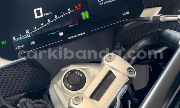 Buy Used BMW K 1600 Silver Bike in Kampala in Uganda Buy Used BMW K 1600 Silver Bike in Kampala in Uganda