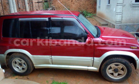 Acheter Occasion Voiture Suzuki Escudo Rouge à Wakiso, Ouganda