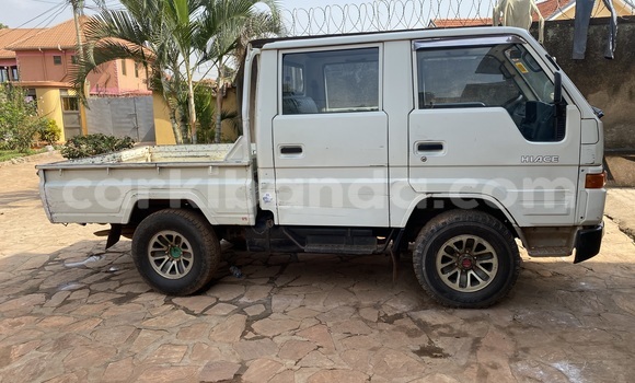 Acheter Occasion Voiture Toyota Hiace Blanc à Kampala, Ouganda