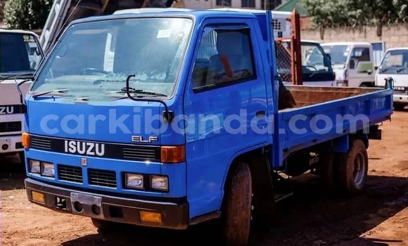 Nunua Ilio tumika Isuzu FTR 850 Bluu Lori ndani ya Kampala nchini Uganda Nunua Ilio tumika Isuzu FTR 850 Bluu Lori ndani ya Kampala nchini Uganda