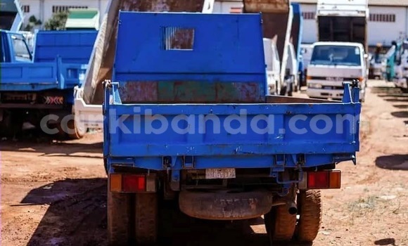 Nunua Ilio tumika Isuzu FTR 850 Bluu Lori ndani ya Kampala nchini Uganda Nunua Ilio tumika Isuzu FTR 850 Bluu Lori ndani ya Kampala nchini Uganda