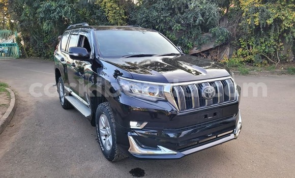 Gura Yakoze Toyota Land Cruiser Prado Black Imodoka i Bugembe mu Eastern