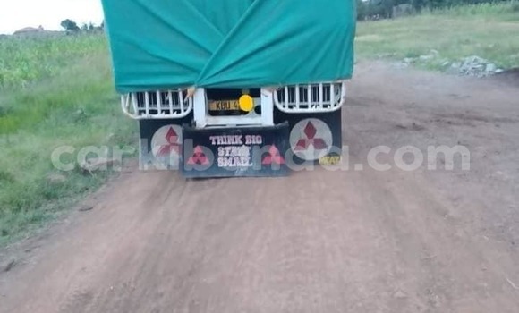 Acheter Occasion Utilitaire Mitsubishi Van Blanc à Arua, Ouganda Acheter Occasion Utilitaire Mitsubishi Van Blanc à Arua, Ouganda