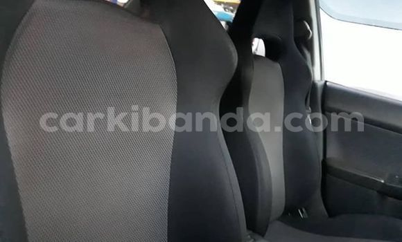 Gura Yakoze Subaru Impreza Red Imodoka i Kampala mu Uganda Gura Yakoze Subaru Impreza Red Imodoka i Kampala mu Uganda