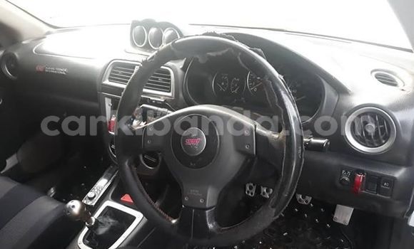 Gura Yakoze Subaru Impreza Red Imodoka i Kampala mu Uganda Gura Yakoze Subaru Impreza Red Imodoka i Kampala mu Uganda