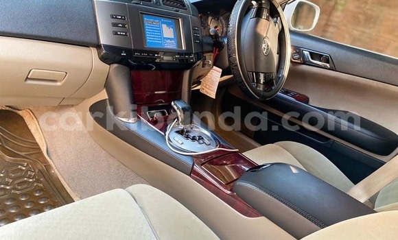 Acheter Occasion Voiture Toyota Mark X Blanc à Kampala, Ouganda Acheter Occasion Voiture Toyota Mark X Blanc à Kampala, Ouganda