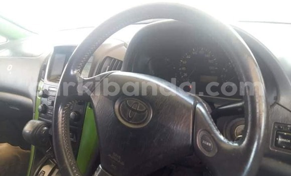 Gura Yakoze Toyota Harrier White Imodoka i Kampala mu Uganda Gura Yakoze Toyota Harrier White Imodoka i Kampala mu Uganda