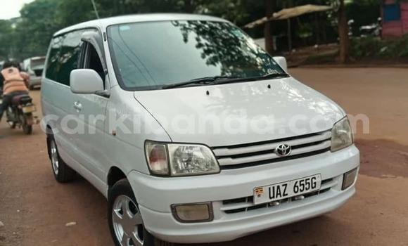 Acheter Occasion Voiture Toyota Noah Blanc à Bugiri, Est