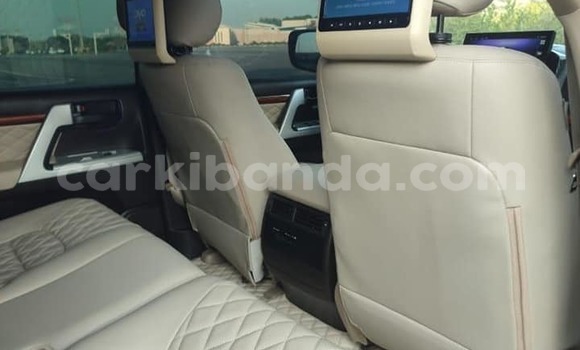 Gura Yakoze Toyota Land Cruiser Black Imodoka i Kampala mu Uganda Gura Yakoze Toyota Land Cruiser Black Imodoka i Kampala mu Uganda
