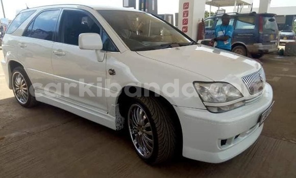Gura Yakoze Toyota Harrier White Imodoka i Kampala mu Uganda Gura Yakoze Toyota Harrier White Imodoka i Kampala mu Uganda
