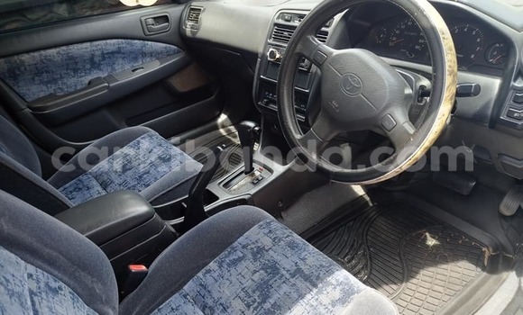 Acheter Occasion Voiture Toyota Premio Blanc à Kampala, Ouganda Acheter Occasion Voiture Toyota Premio Blanc à Kampala, Ouganda