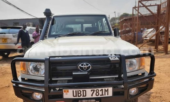 Buy Used Toyota Land Cruiser White Car in Kampala in Uganda