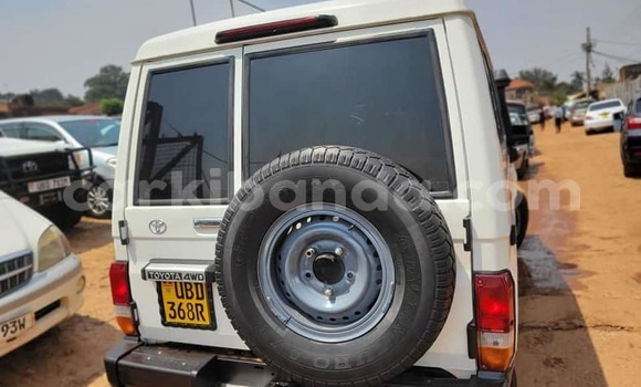 Buy Used Toyota Land Cruiser White Car in Kampala in Uganda Buy Used Toyota Land Cruiser White Car in Kampala in Uganda