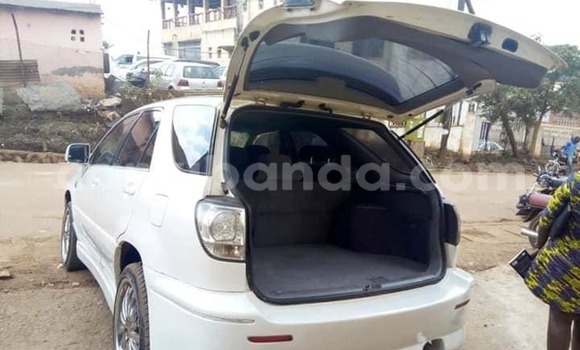 Gura Yakoze Toyota Harrier White Imodoka i Kampala mu Uganda Gura Yakoze Toyota Harrier White Imodoka i Kampala mu Uganda