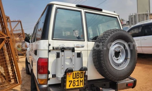 Buy Used Toyota Land Cruiser White Car in Kampala in Uganda Buy Used Toyota Land Cruiser White Car in Kampala in Uganda