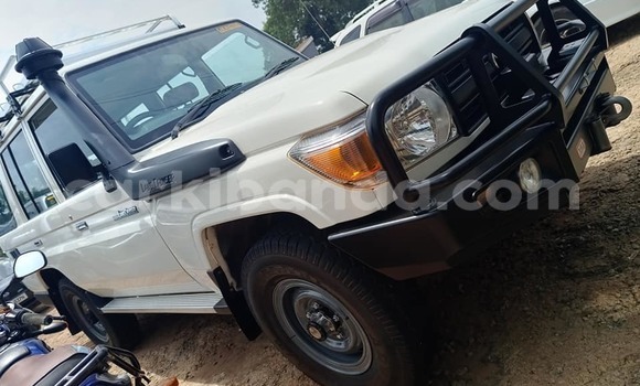 Buy Used Toyota Land Cruiser White Car in Kampala in Uganda Buy Used Toyota Land Cruiser White Car in Kampala in Uganda