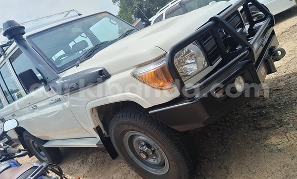 Buy Used Toyota Land Cruiser White Car in Kampala in Uganda Buy Used Toyota Land Cruiser White Car in Kampala in Uganda