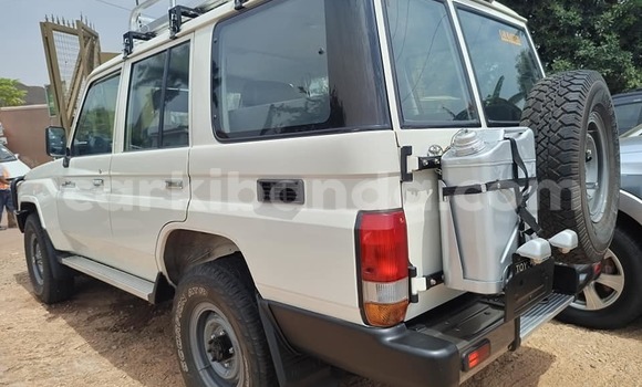 Buy Used Toyota Land Cruiser White Car in Kampala in Uganda Buy Used Toyota Land Cruiser White Car in Kampala in Uganda