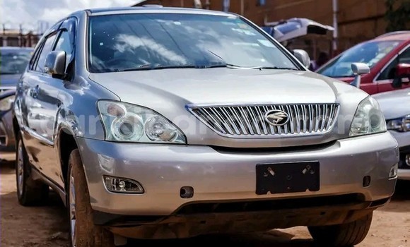 Nunua Ilio tumika Toyota Harrier Fedha Gari ndani ya Kampala nchini Uganda
