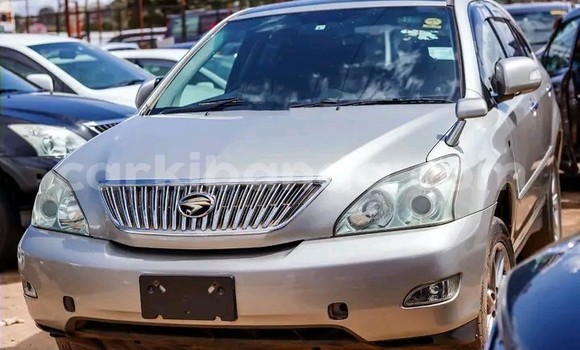 Nunua Ilio tumika Toyota Harrier Fedha Gari ndani ya Kampala nchini Uganda Nunua Ilio tumika Toyota Harrier Fedha Gari ndani ya Kampala nchini Uganda