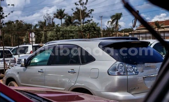 Nunua Ilio tumika Toyota Harrier Fedha Gari ndani ya Kampala nchini Uganda Nunua Ilio tumika Toyota Harrier Fedha Gari ndani ya Kampala nchini Uganda