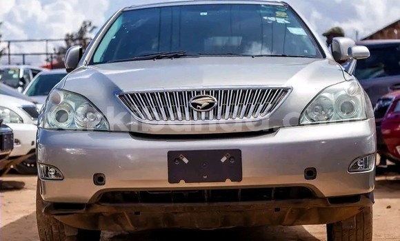 Nunua Ilio tumika Toyota Harrier Fedha Gari ndani ya Kampala nchini Uganda Nunua Ilio tumika Toyota Harrier Fedha Gari ndani ya Kampala nchini Uganda