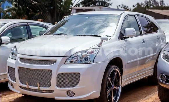 Gura Yakoze Toyota Harrier White Imodoka i Kampala mu Uganda