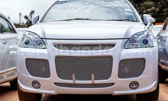 Gura Yakoze Toyota Harrier White Imodoka i Kampala mu Uganda Gura Yakoze Toyota Harrier White Imodoka i Kampala mu Uganda