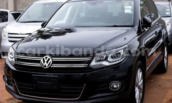 Gura Yakoze Volkswagen Tiguan Black Imodoka i Kampala mu Uganda