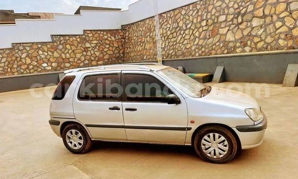 Gura Yakoze Toyota Raum Other Imodoka i Kampala mu Uganda