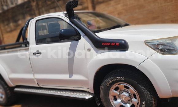 Acheter Occasion Voiture Toyota Hilux Blanc à Kampala, Ouganda Acheter Occasion Voiture Toyota Hilux Blanc à Kampala, Ouganda