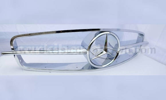 Nunua Mercedes 190SL Grille ndani ya Bombo nchini Kati Nunua Mercedes 190SL Grille ndani ya Bombo nchini Kati
