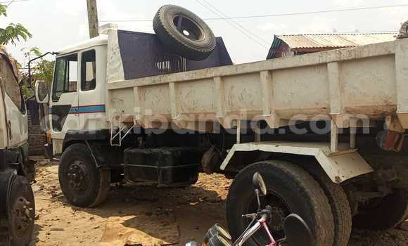 Buy Used Mitsubishi L400 White Truck in Kasese in Uganda