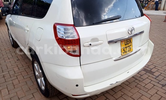 Gura Nshya Toyota Vanguard White Imodoka i Kampala mu Uganda Gura Nshya Toyota Vanguard White Imodoka i Kampala mu Uganda