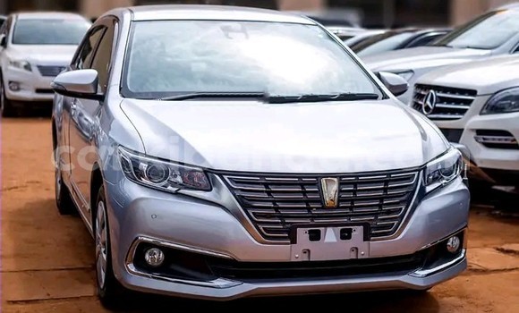 Gura Imported Toyota Premio Silver Imodoka i Kampala mu Uganda