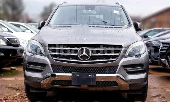 Buy Used Mercedes‒Benz ML–Class Silver Car in Kampala in Uganda