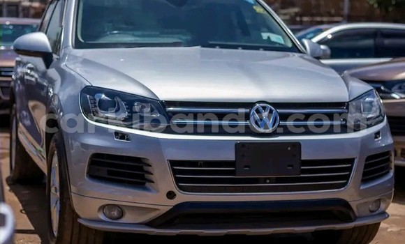 Nunua Ilio tumika Volkswagen Touareg Fedha Gari ndani ya Kampala nchini Uganda Nunua Ilio tumika Volkswagen Touareg Fedha Gari ndani ya Kampala nchini Uganda