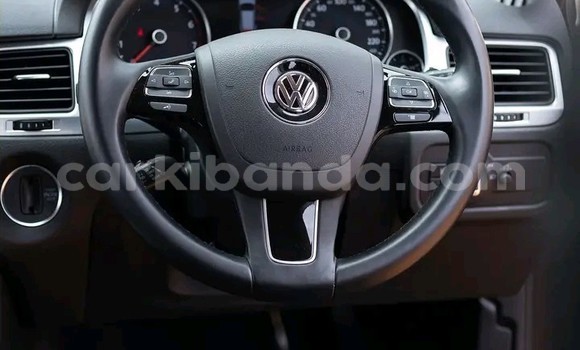 Gura Yakoze Volkswagen Touareg Beige Imodoka i Kampala mu Uganda Gura Yakoze Volkswagen Touareg Beige Imodoka i Kampala mu Uganda