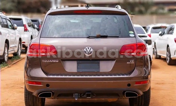 Gura Yakoze Volkswagen Touareg Beige Imodoka i Kampala mu Uganda Gura Yakoze Volkswagen Touareg Beige Imodoka i Kampala mu Uganda