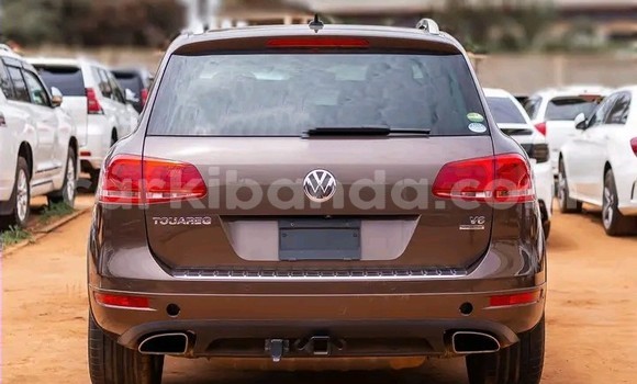 Gura Yakoze Volkswagen Touareg Beige Imodoka i Kampala mu Uganda Gura Yakoze Volkswagen Touareg Beige Imodoka i Kampala mu Uganda