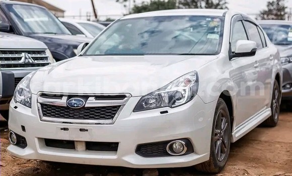 Nunua Imported Subaru Legacy Nyeupe Gari ndani ya Kampala nchini Uganda Nunua Imported Subaru Legacy Nyeupe Gari ndani ya Kampala nchini Uganda