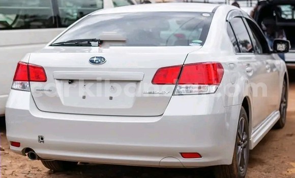 Nunua Imported Subaru Legacy Nyeupe Gari ndani ya Kampala nchini Uganda Nunua Imported Subaru Legacy Nyeupe Gari ndani ya Kampala nchini Uganda