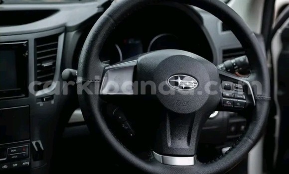 Nunua Imported Subaru Legacy Nyeupe Gari ndani ya Kampala nchini Uganda Nunua Imported Subaru Legacy Nyeupe Gari ndani ya Kampala nchini Uganda