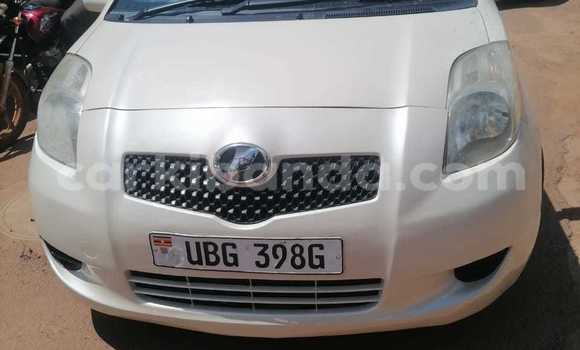 Gura Nshya Toyota Vitz White Imodoka i Kampala mu Uganda Gura Nshya Toyota Vitz White Imodoka i Kampala mu Uganda