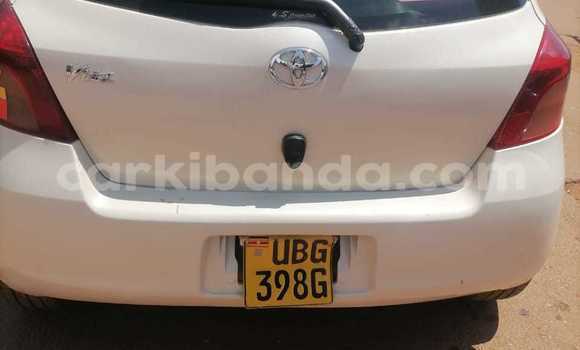 Gura Nshya Toyota Vitz White Imodoka i Kampala mu Uganda Gura Nshya Toyota Vitz White Imodoka i Kampala mu Uganda