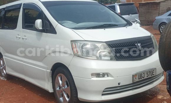 Gura Yakoze Koenigsegg Agera White Imodoka i Kampala mu Uganda Gura Yakoze Koenigsegg Agera White Imodoka i Kampala mu Uganda