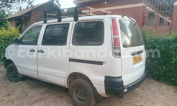 Gura Yakoze Toyota Noah Other Imodoka i Kampala mu Uganda Gura Yakoze Toyota Noah Other Imodoka i Kampala mu Uganda